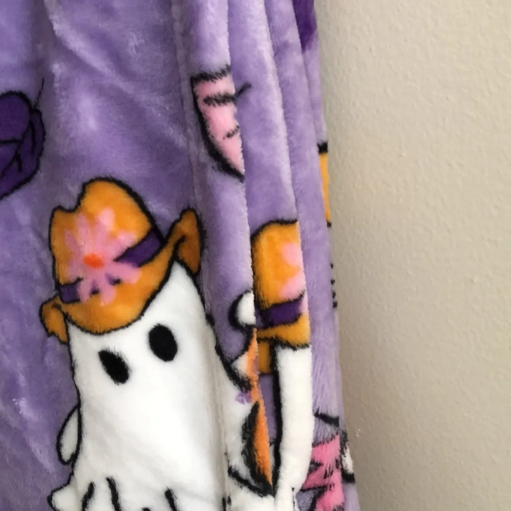 Purple Halloween Western Ghost Print Throw Blanket